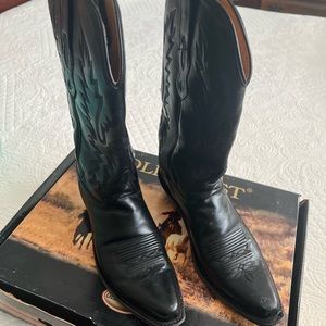 Ladies western boots, size 8 1/2. Color black. Original box. Made by Old West.